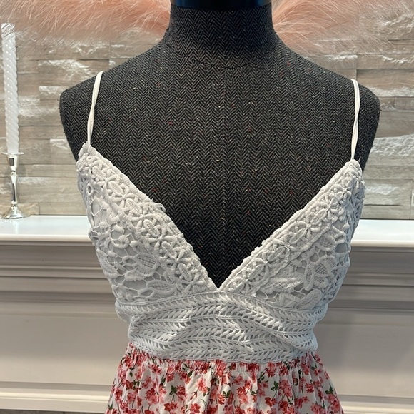 Justify Flirty Floral Mini Dress Size Medium - Picture 3 of 7